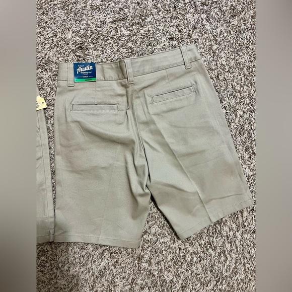 2 NWT Khaki Girls Stretch Bermuda Shorts - Picture 7 of 8
